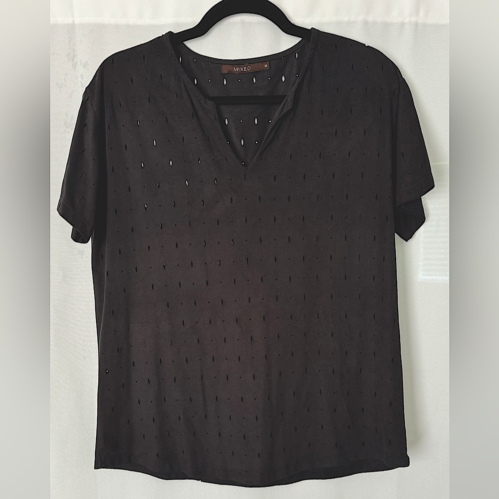 Casual Tee from a luxury brand from Brazil.
